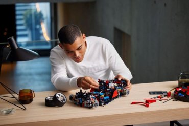 LEGO Technic Ferrari Daytona SP3 42143, деталей 3778 шт купить,NaN
