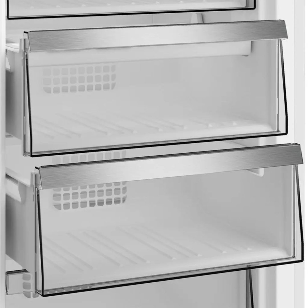 Морозильник Grundig GFPN66831XBR 312 л черный, серый купить,NaN