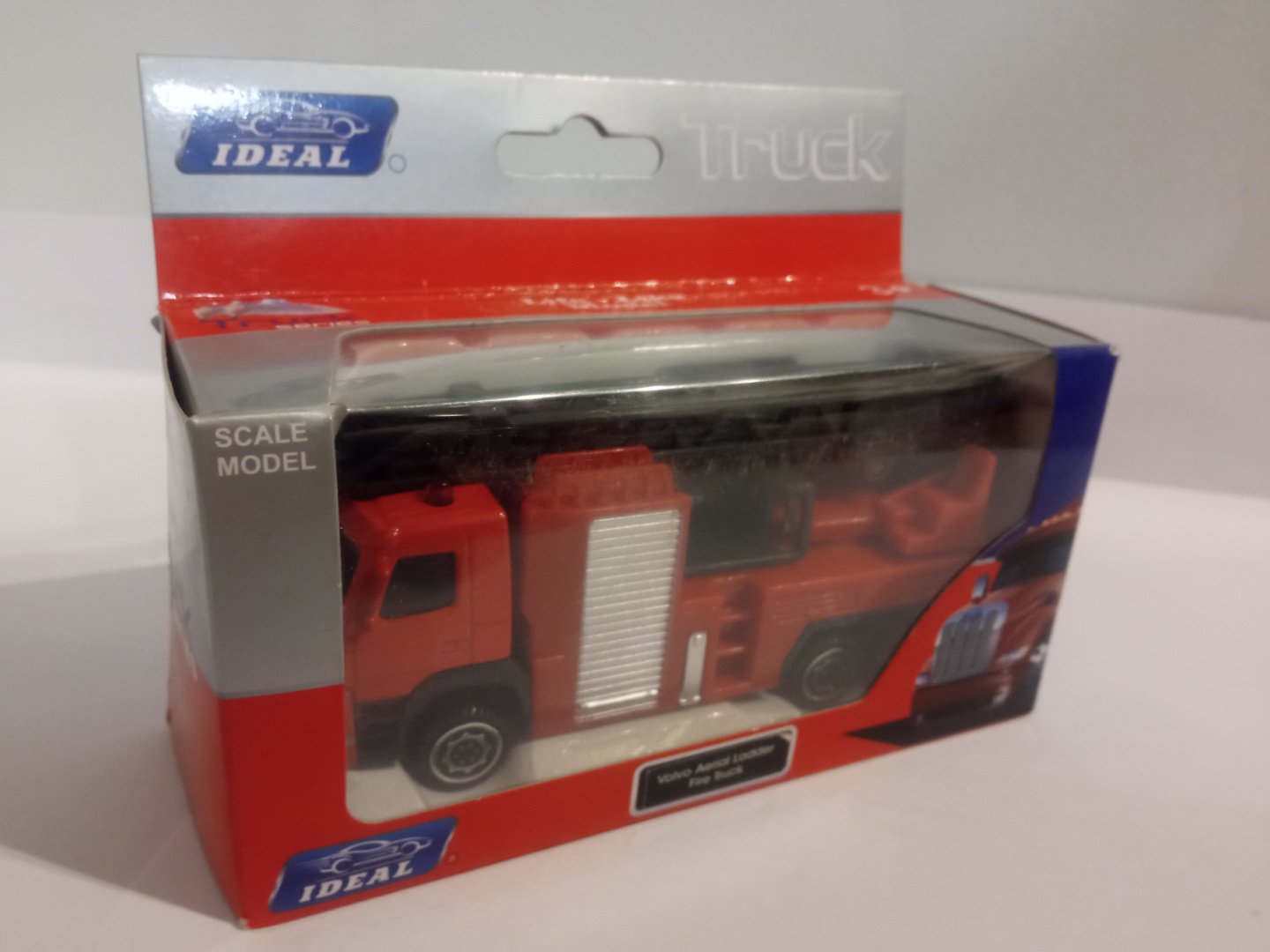 Спецтехника Ideal Volvo aerial lader fire truck 137111, пластик, металл, красный купить,NaN