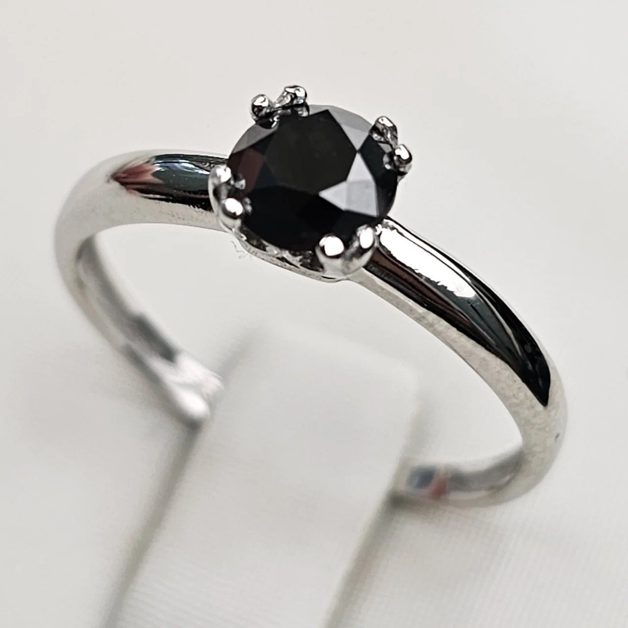 Кольцо Deimantas 110685079 16,5р 1,5гр 0,67ct. купить,NaN