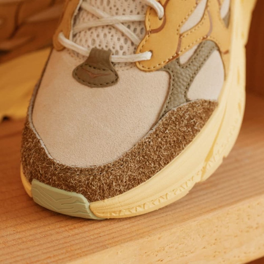 Кроссовки Hoka Clifton L Suede бежевый купить,NaN