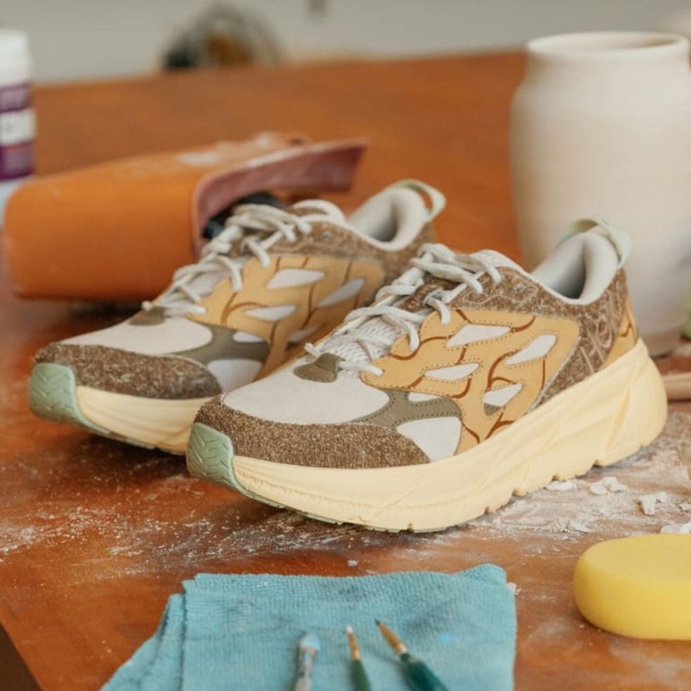 Кроссовки Hoka Clifton L Suede бежевый купить,NaN