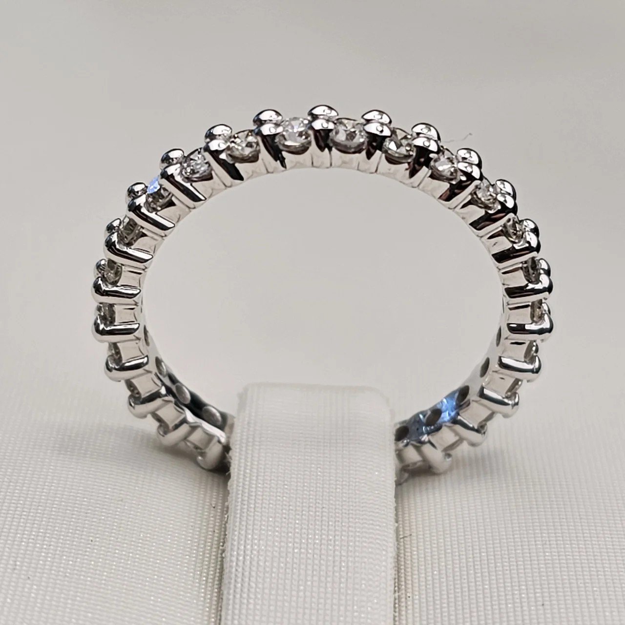 Кольцо Deimantas 110530519 15,5р 1,86гр 0,60ct. купить,NaN