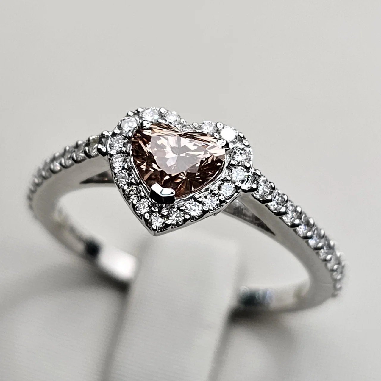 Кольцо Deimantas 110528678 17,5р 2,63гр 0,50ct. купить,NaN