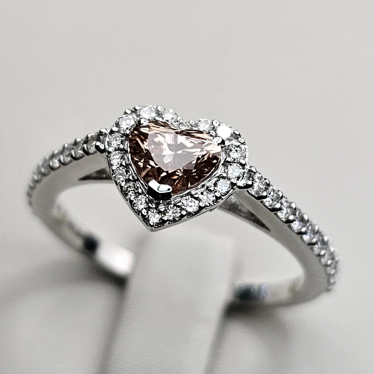 Кольцо Deimantas 110528678 17,5р 2,63гр 0,50ct. купить,NaN