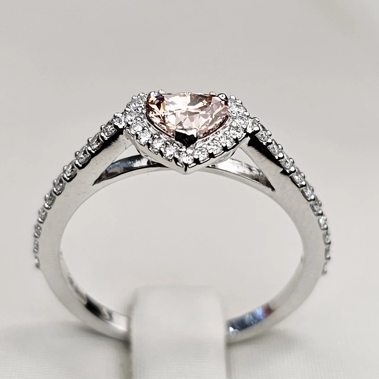 Кольцо Deimantas 110528678 17,5р 2,63гр 0,50ct. купить,NaN