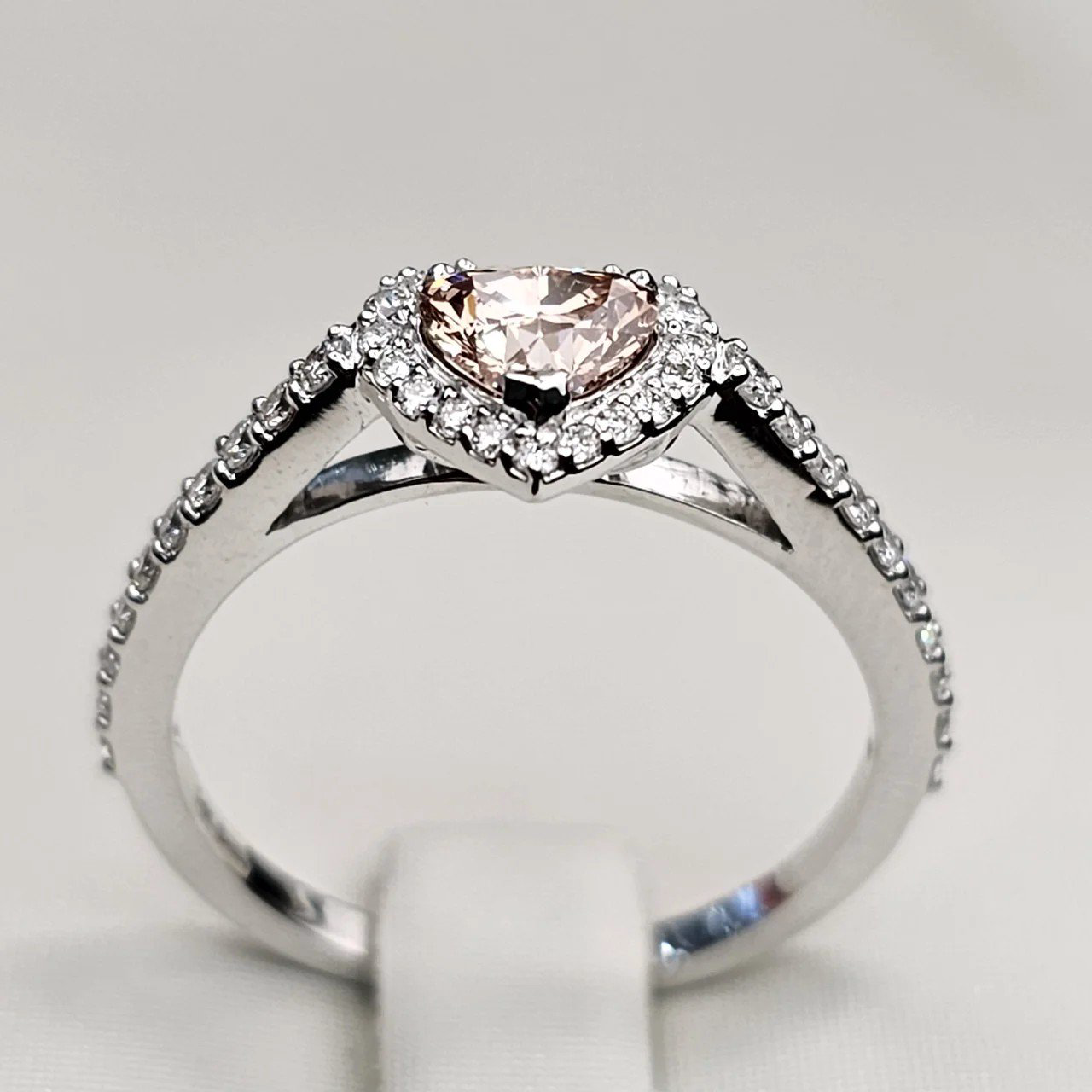 Кольцо Deimantas 110528678 17,5р 2,63гр 0,50ct. купить,NaN