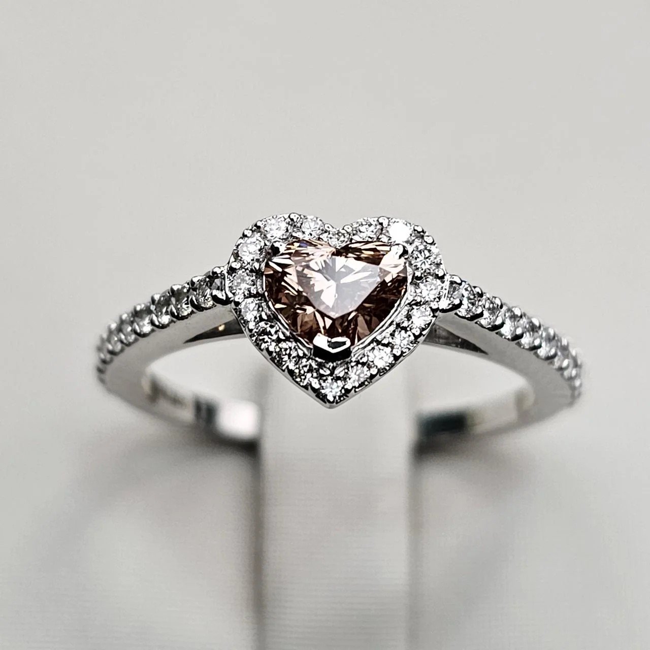 Кольцо Deimantas 110528678 17,5р 2,63гр 0,50ct. купить,NaN