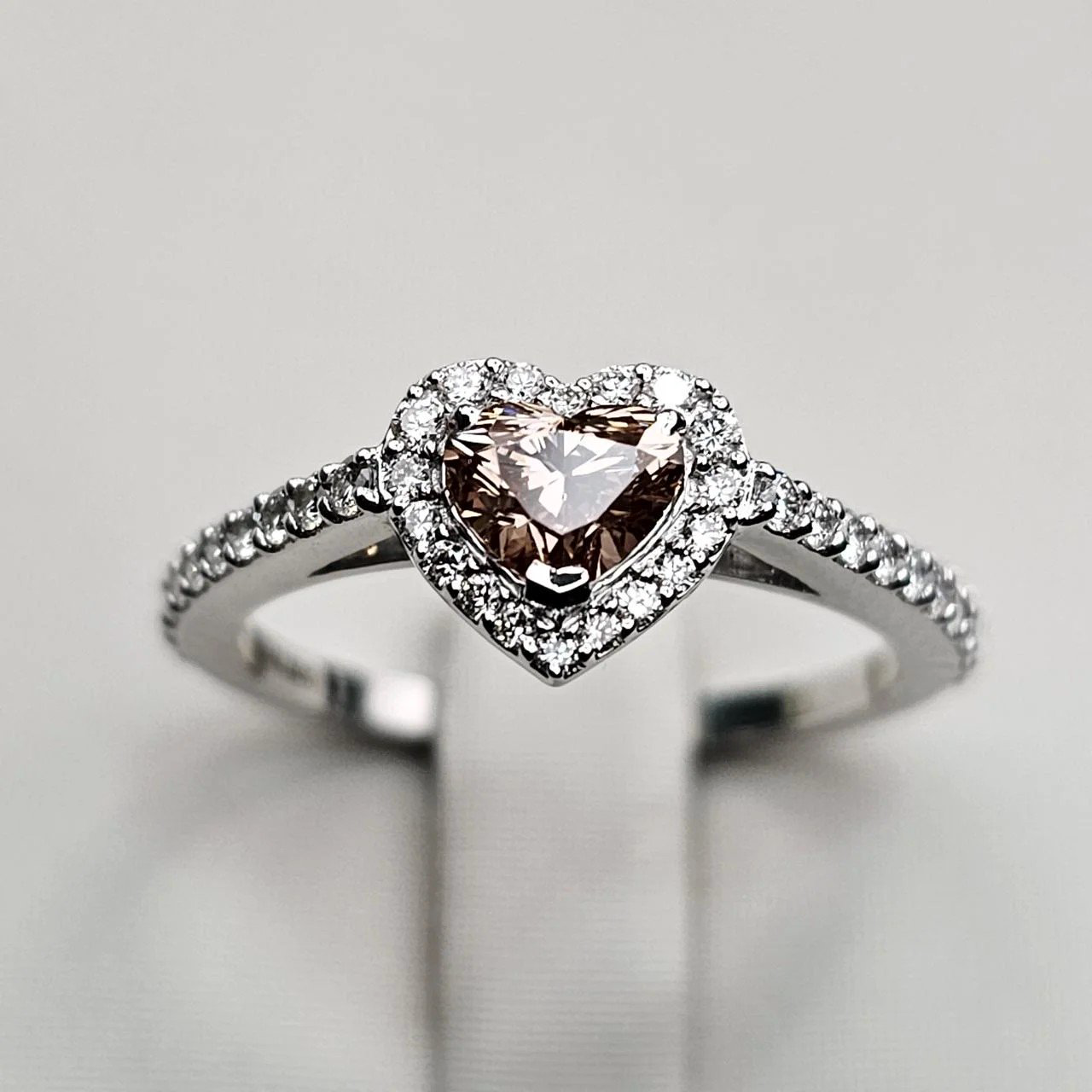 Кольцо Deimantas 110528678 17,5р 2,63гр 0,50ct. купить,NaN