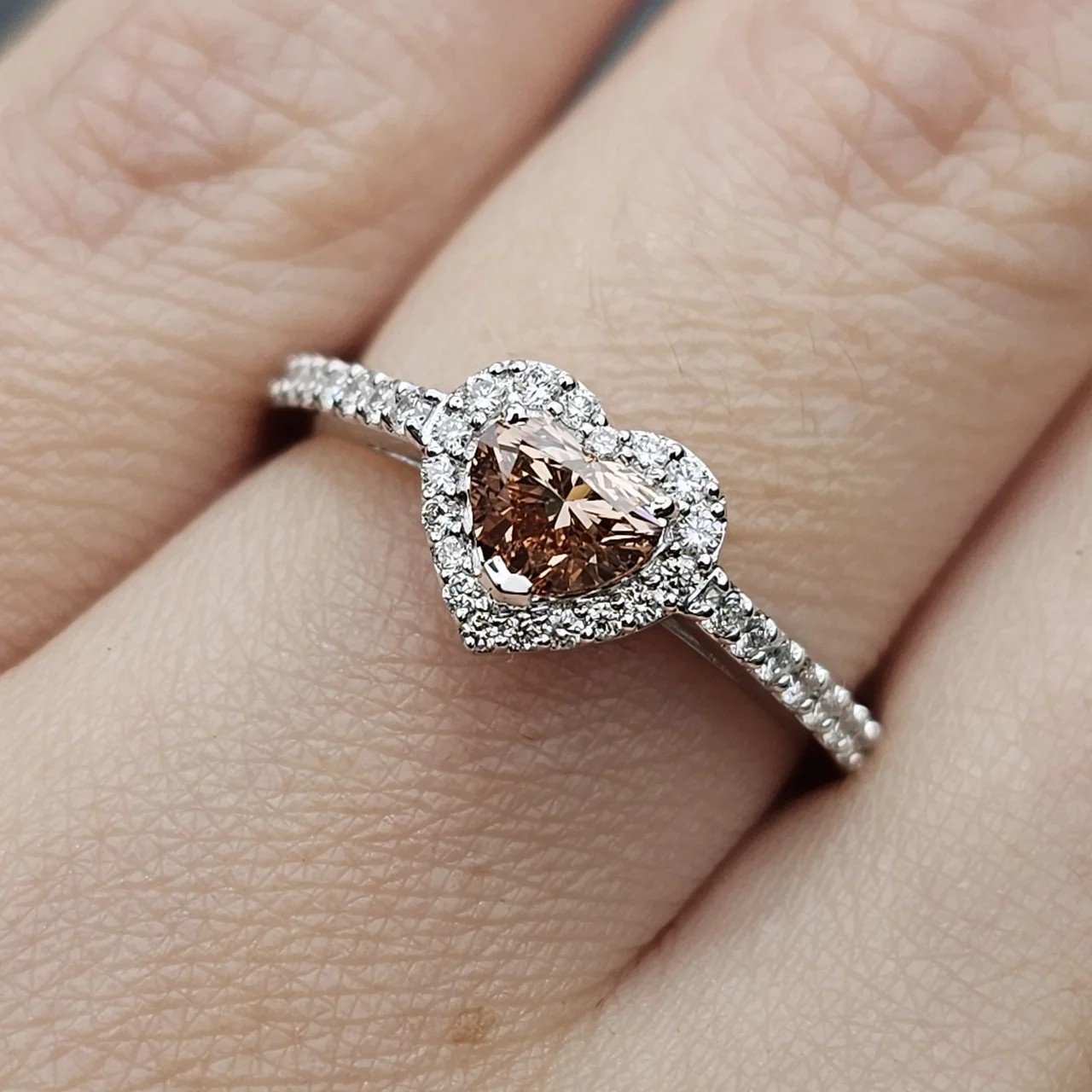 Кольцо Deimantas 110528678 17,5р 2,63гр 0,50ct. купить,NaN