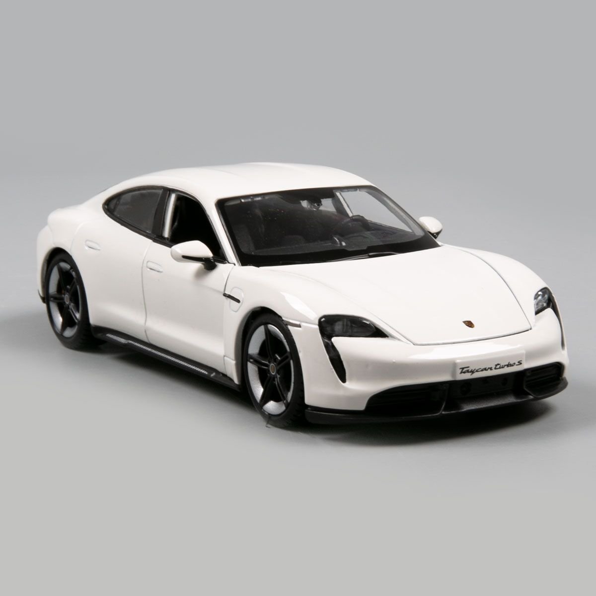 Машинка игрушечная Bburago Porsche Taycan Turbo S 1:24 белая купить,NaN