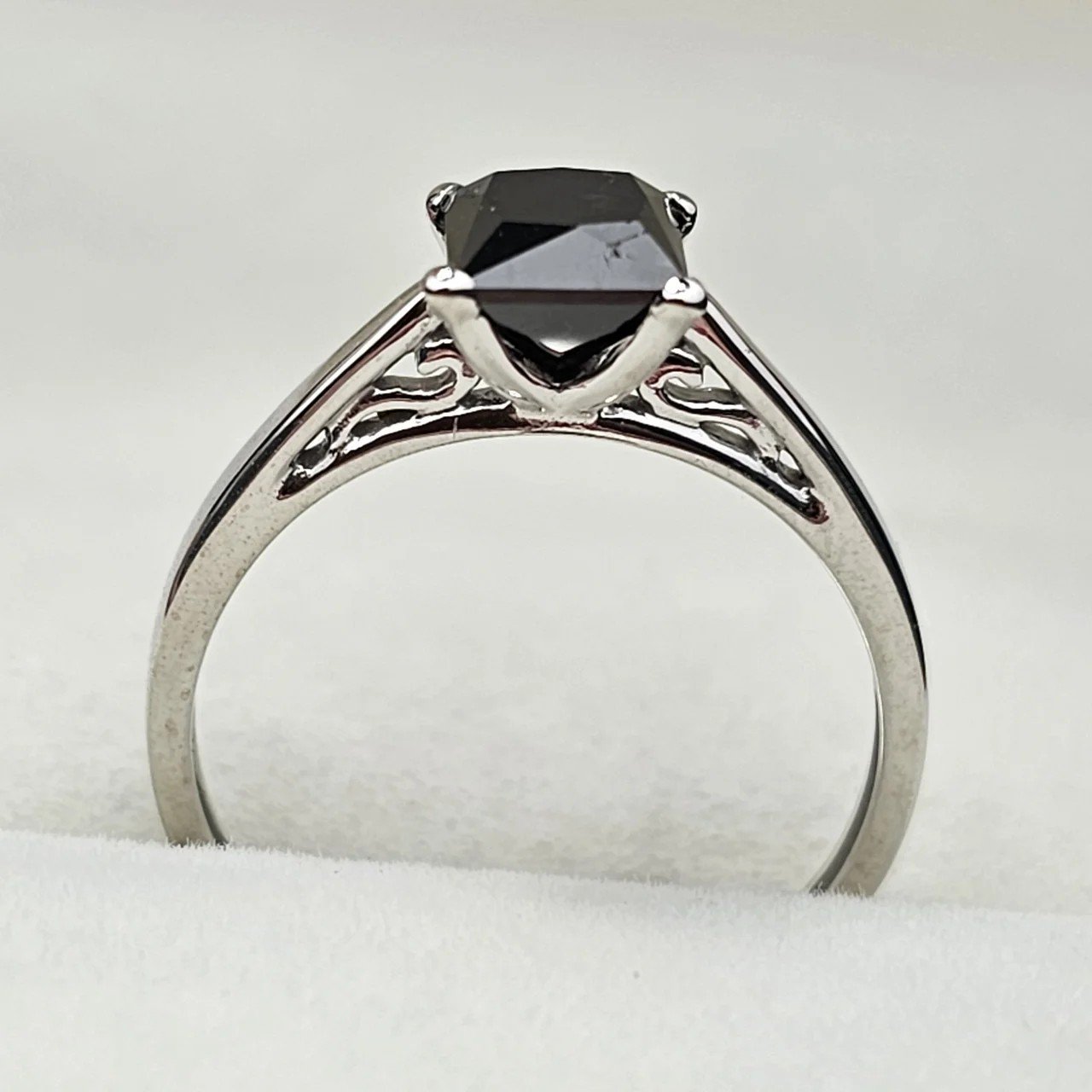 Кольцо Deimantas 110969475 17р 1,85гр 1,23ct. купить,NaN