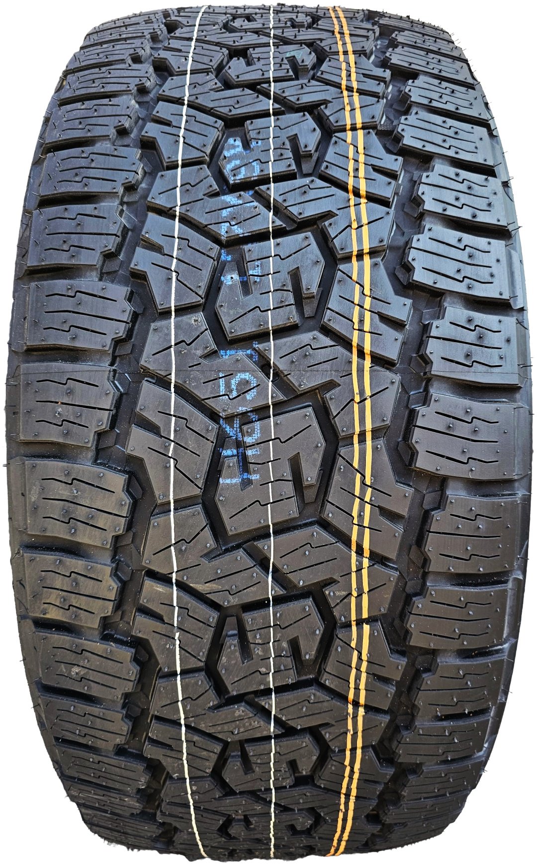 Toyo AT3 JAPAN 2024 265/70 R16 112 T без шипов