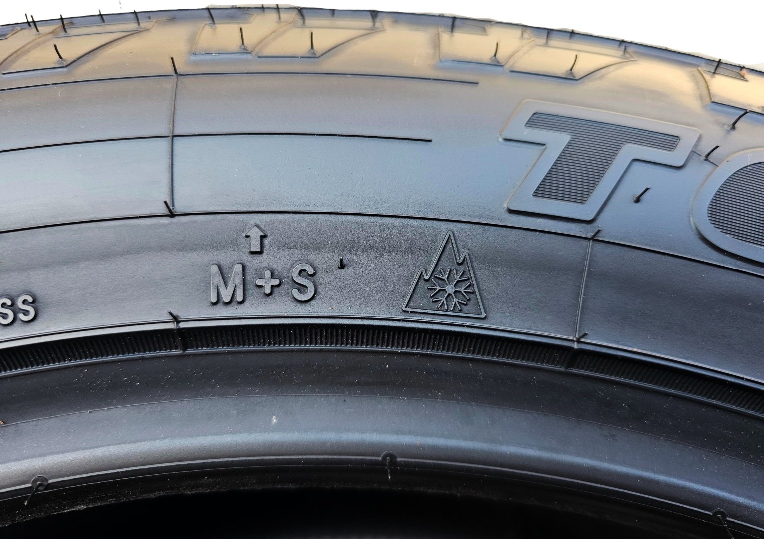 Toyo AT3 JAPAN 2024 265/70 R16 112 T без шипов