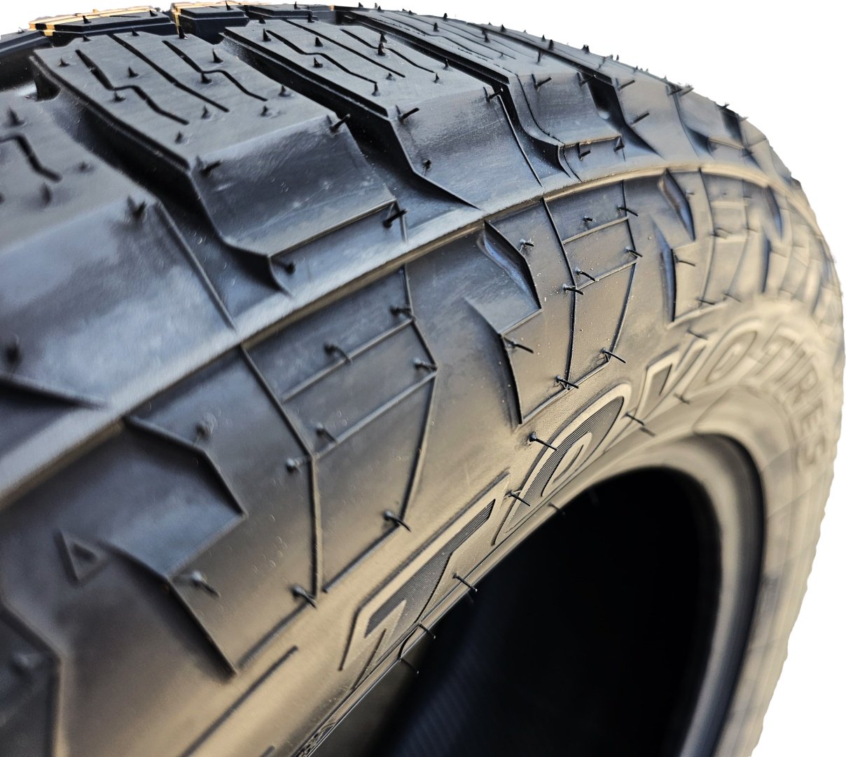 Toyo AT3 JAPAN 2024 265/70 R16 112 T без шипов