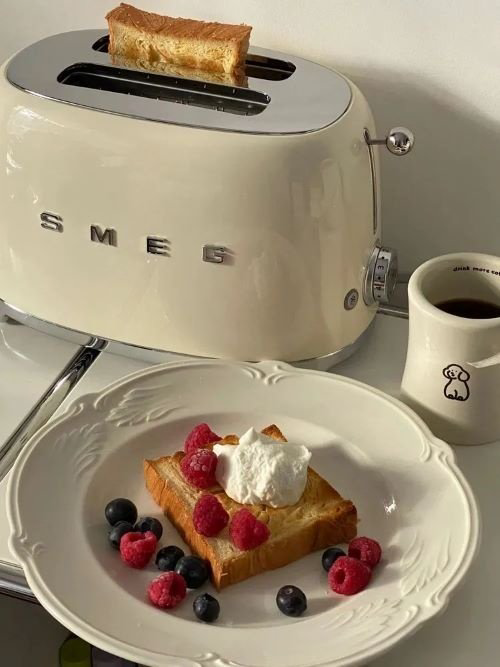 Тостер Smeg TSF01CREU бежевый купить,NaN