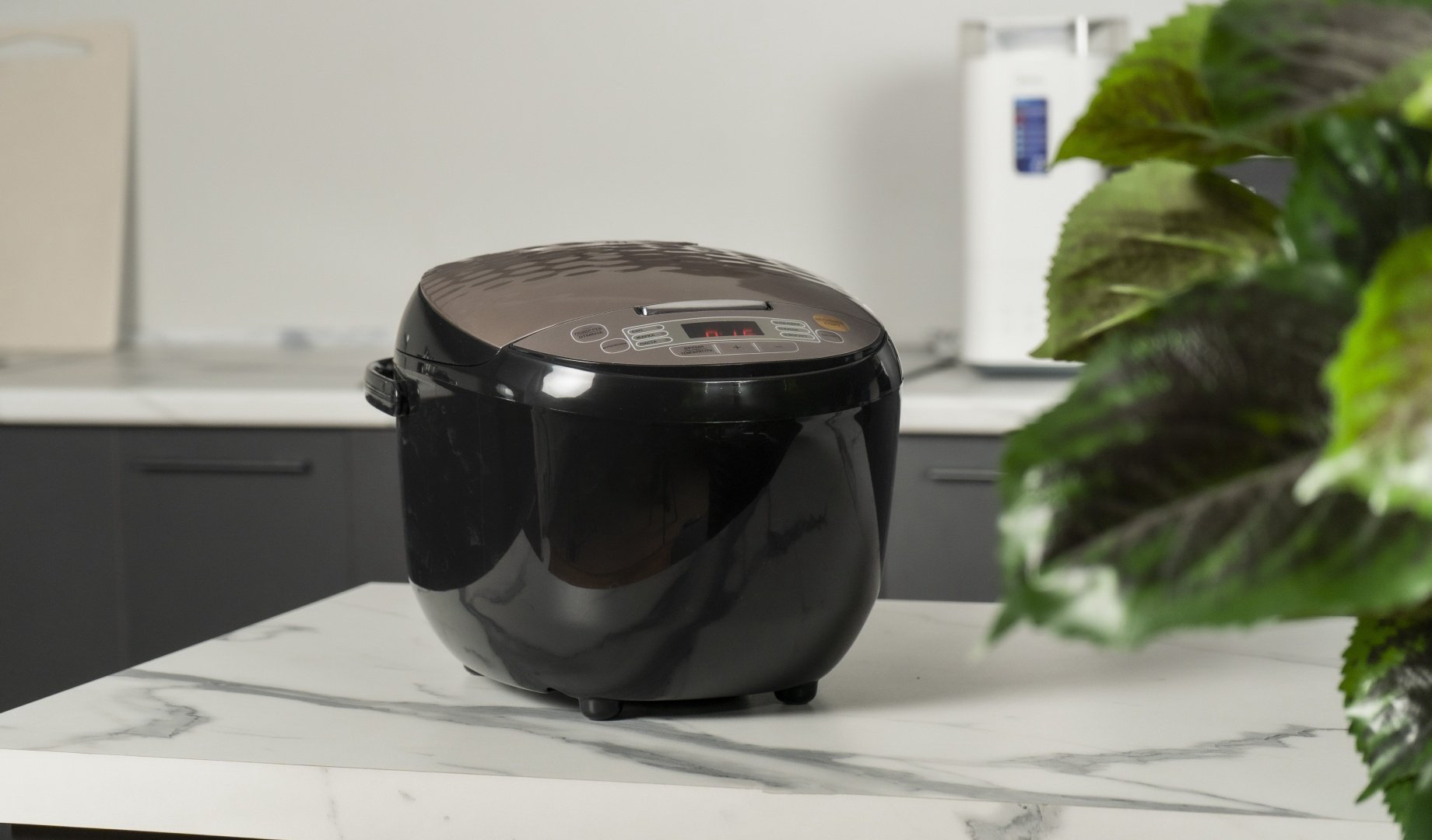 Мультиварка Midea MB-FS5018D черный, бежевый купить,32990