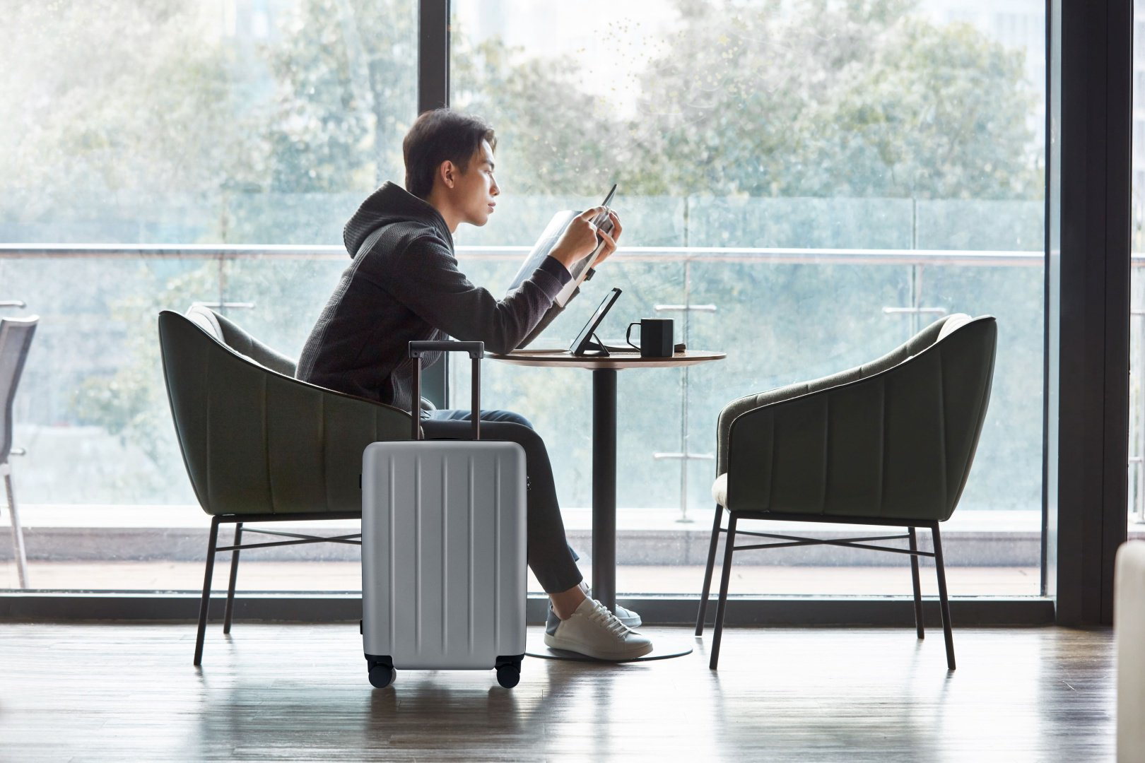 Чемодан NinetyGo Danube Luggage 28 поликарбонат 100 л серый купить,NaN