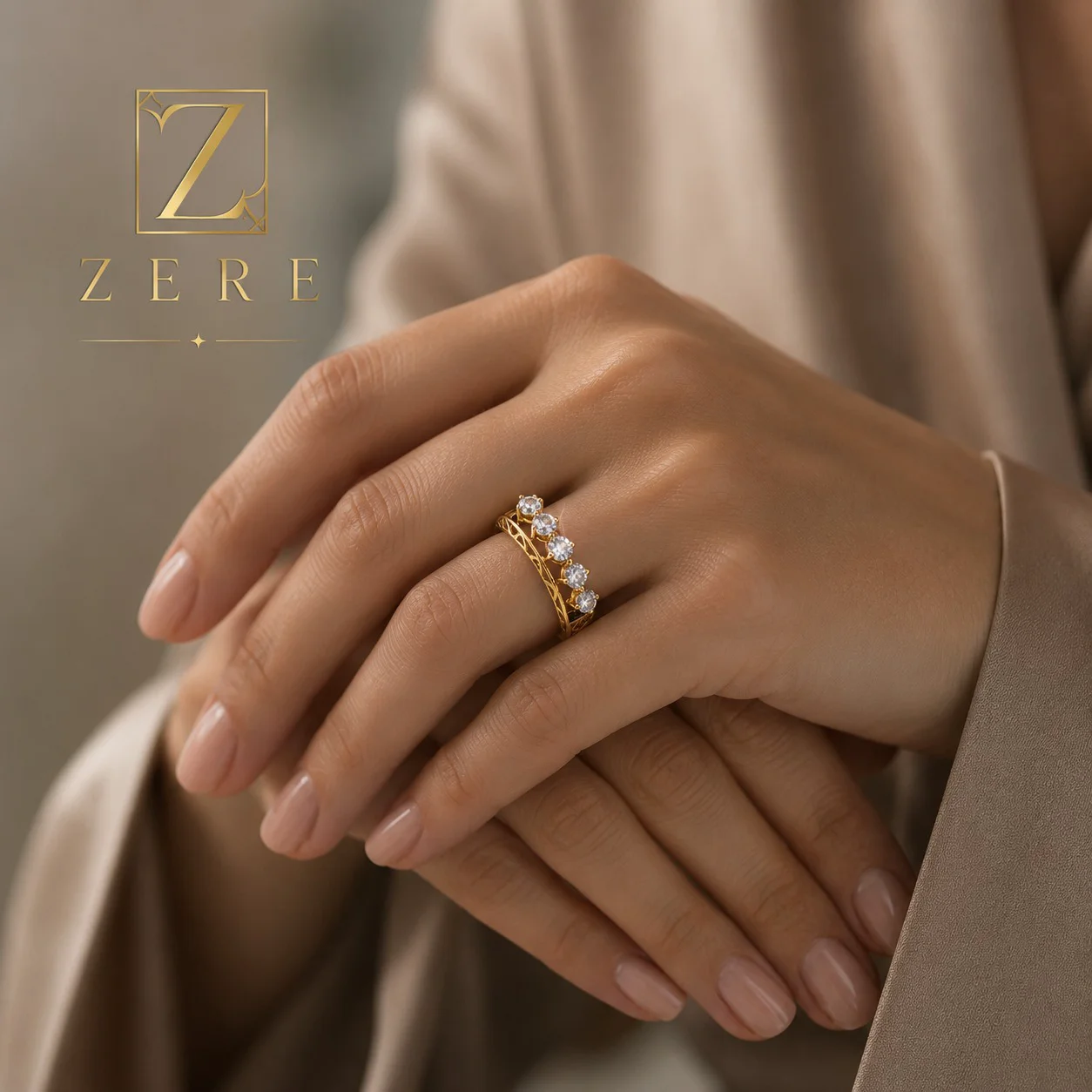 Кольцо золотое ZERE с пятью фианитами 1.7гр 18р купить,140050