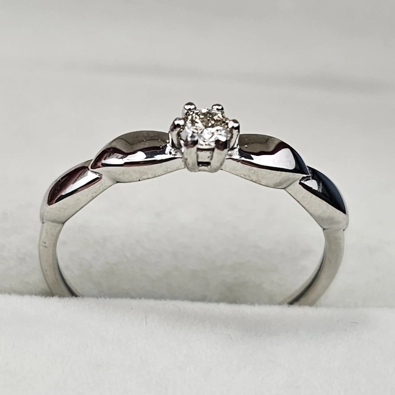 Кольцо Deimantas 110380830 16р 1,35гр 0,102ct. купить,NaN