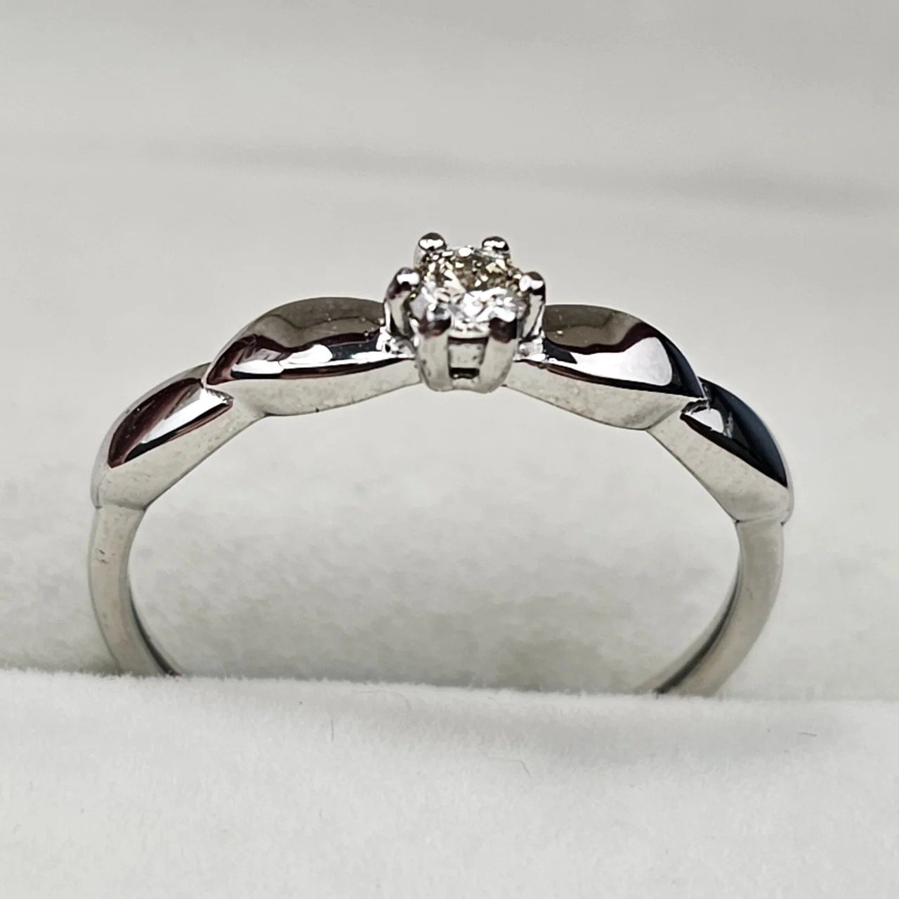 Кольцо Deimantas 110380830 16р 1,35гр 0,102ct. купить,NaN