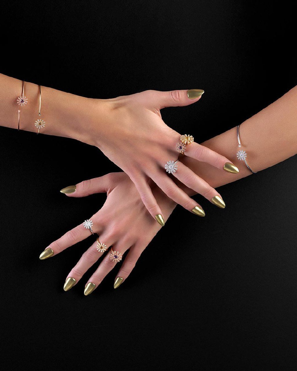 Кольцо Damiani 20072971 размер 16 вес 3 г золото, бриллиант, цитрин купить,NaN