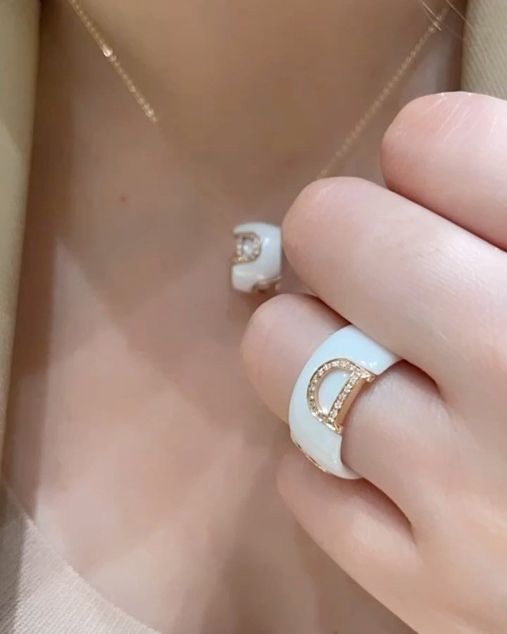 Кольцо Damiani 20082226 размер 18 вес 2.4 г золото, бриллиант, керамика купить,NaN