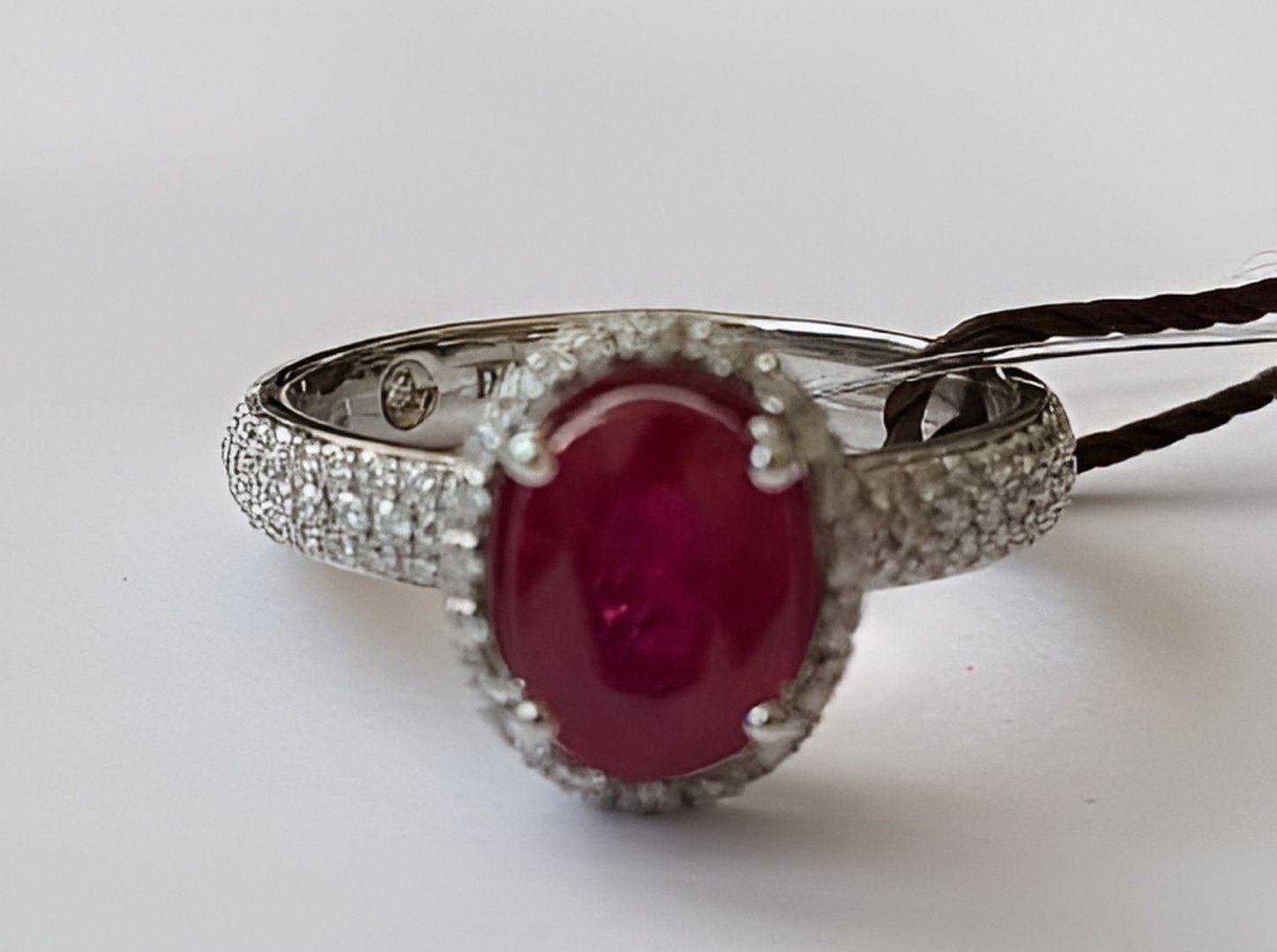 Кольцо Damiani 81092755 размер 16 вес 4.7 г золото, бриллиант, рубин купить,NaN