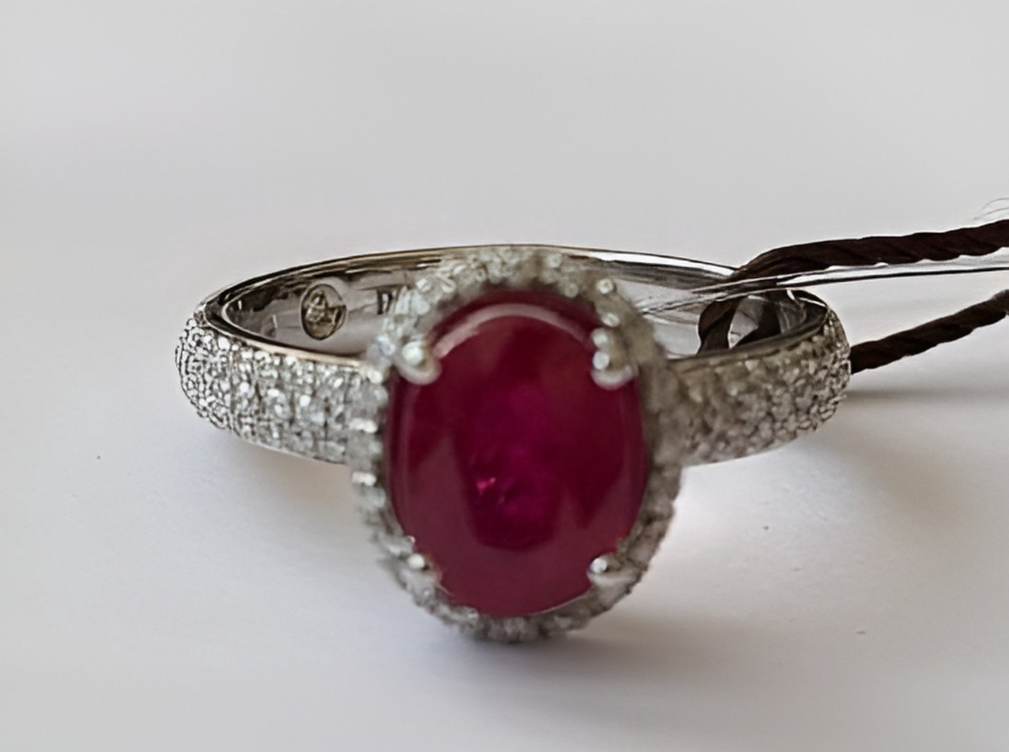 Кольцо Damiani 81092755 размер 16 вес 4.7 г золото, бриллиант, рубин купить,NaN
