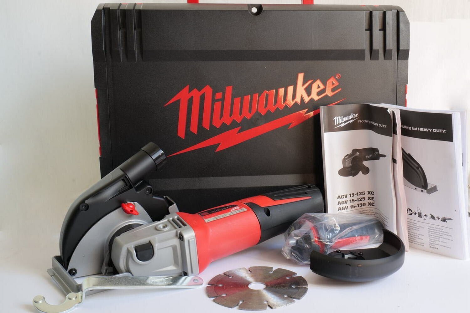 Шлифмашина угловая Milwaukee AGV 15-125XС DEC-SET 4933448025 купить,NaN