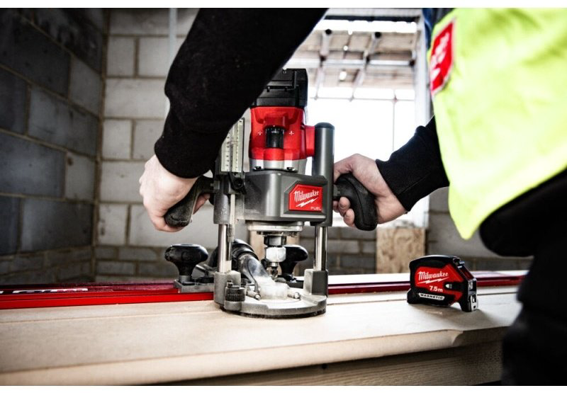 Фрезер кромочный Milwaukee FR12KIT-0P 4933493305 купить,NaN