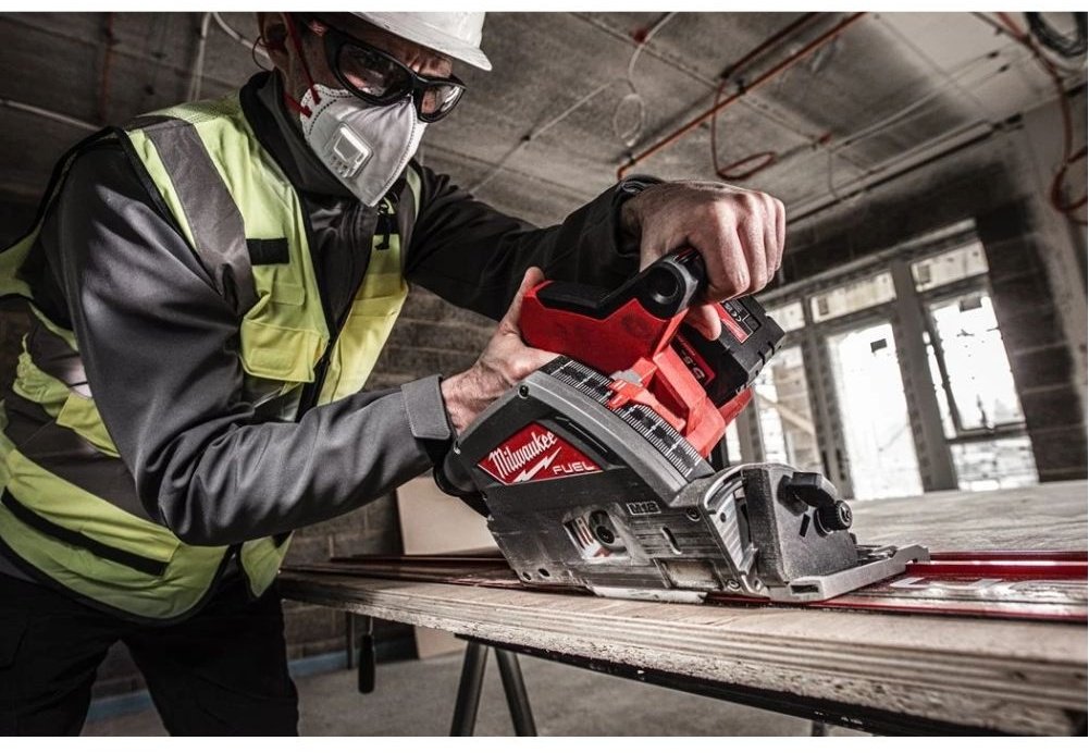 Дисковая пила Milwaukee M18 FPS55-0P 4933478777, аккумуляторная - ForteMarket Дисковая пила Milwaukee M18 FPS55-0P 4933478777, аккумуляторная купить,0