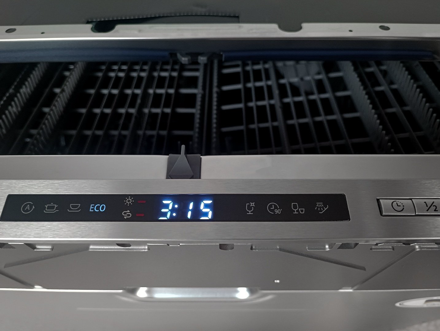 Посудомоечная машина Midea MDWB-6018LD серебристый - ForteMarket Посудомоечная машина Midea MDWB-6018LD серебристый купить,219990