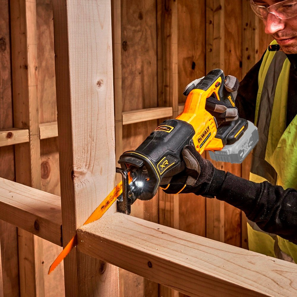 Сабельная пила DeWALT DCS382NT купить,NaN