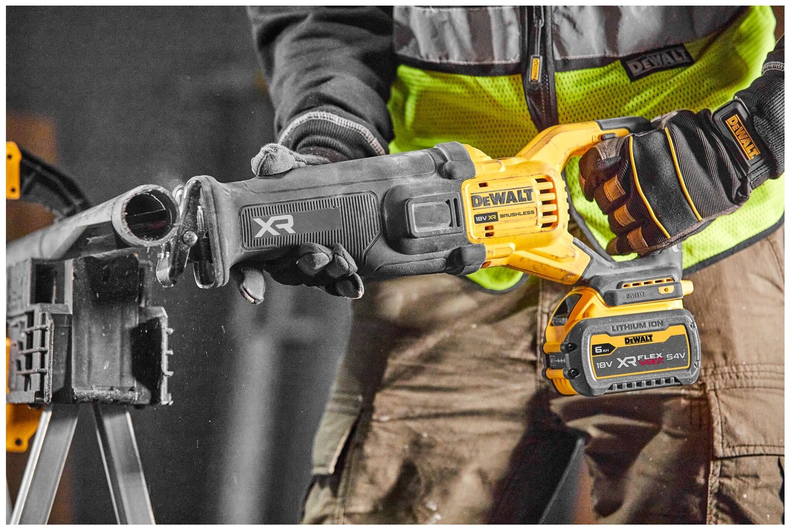 Сабельная пила DeWALT DCS386NT-XJ купить,NaN
