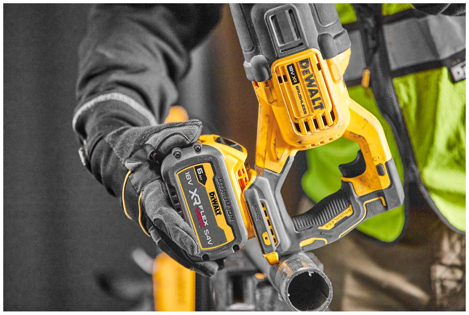 Сабельная пила DeWALT DCS386NT-XJ купить,NaN