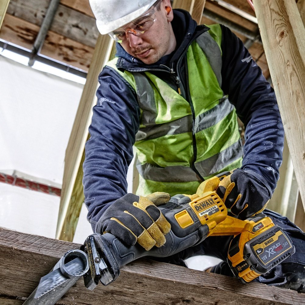 Сабельная пила DeWALT DCS389N-XJ без аккум. и ЗУ купить,NaN