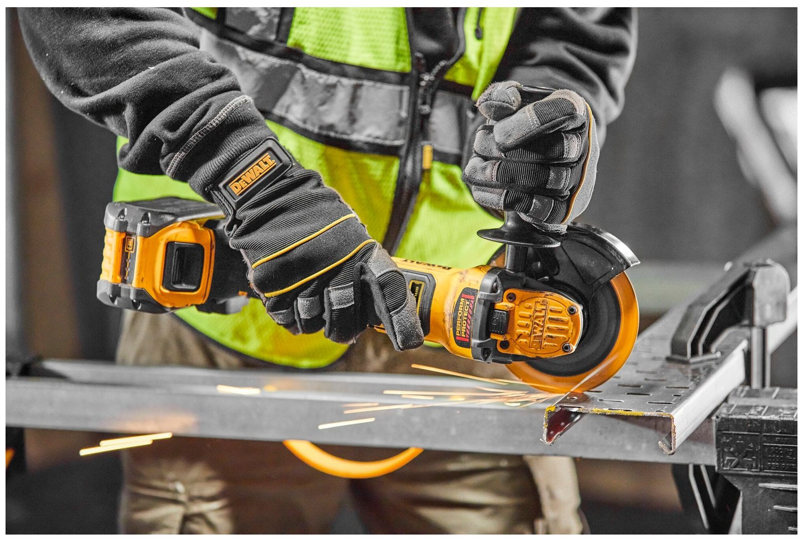 Шлифмашина угловая DeWALT DCG409NT-XJ купить,NaN