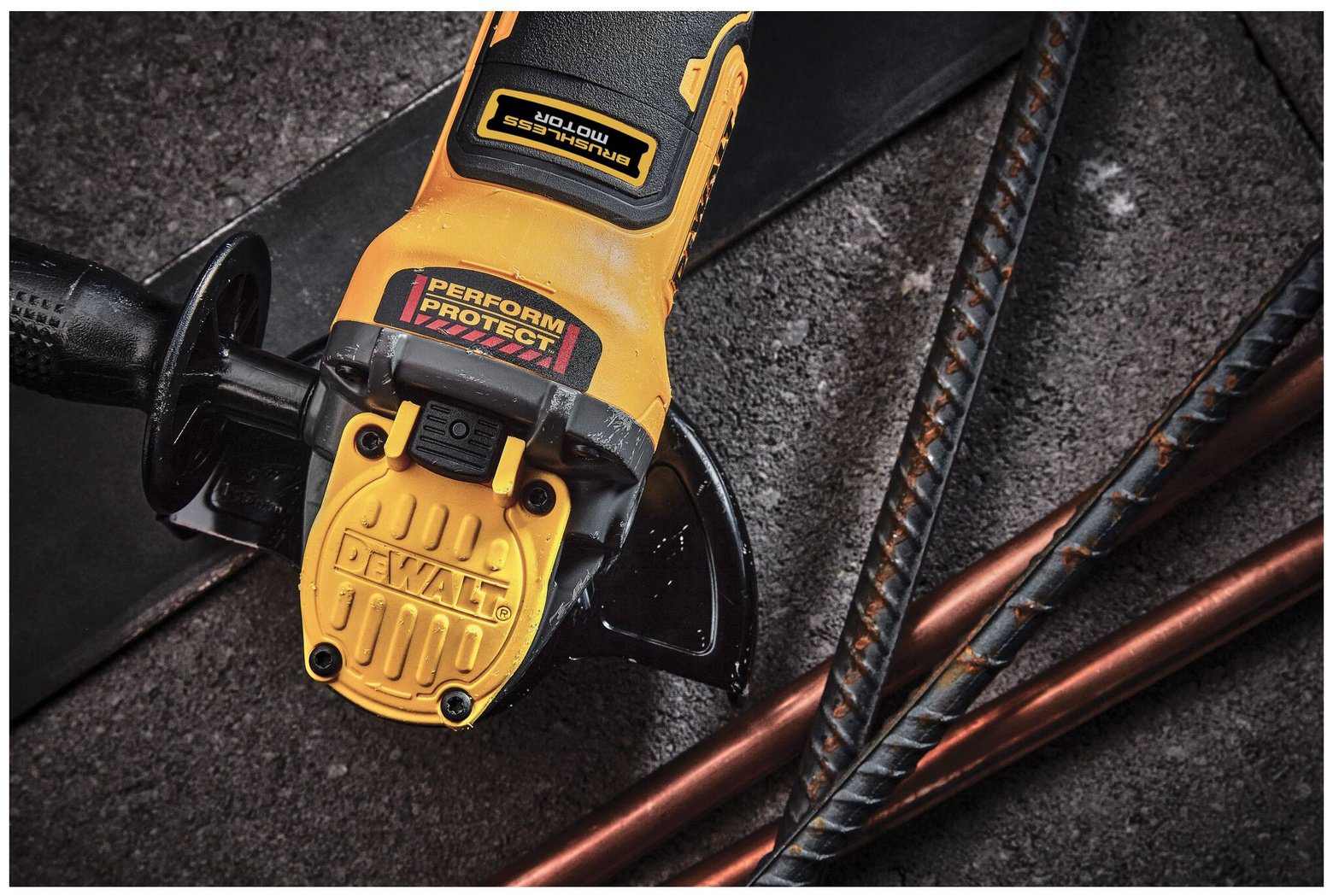 Шлифмашина угловая DeWALT DCG409NT-XJ купить,NaN