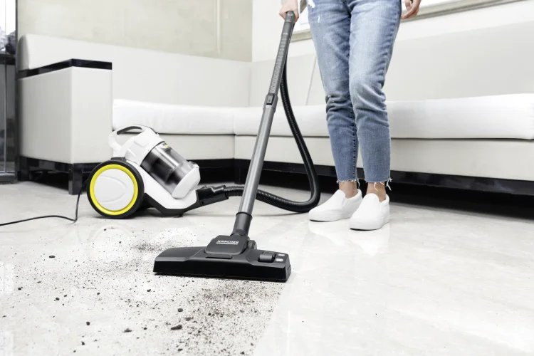 Пылесос Karcher VC 3 Plus 1.198-060.0 33.4х26.9х38.8см белый