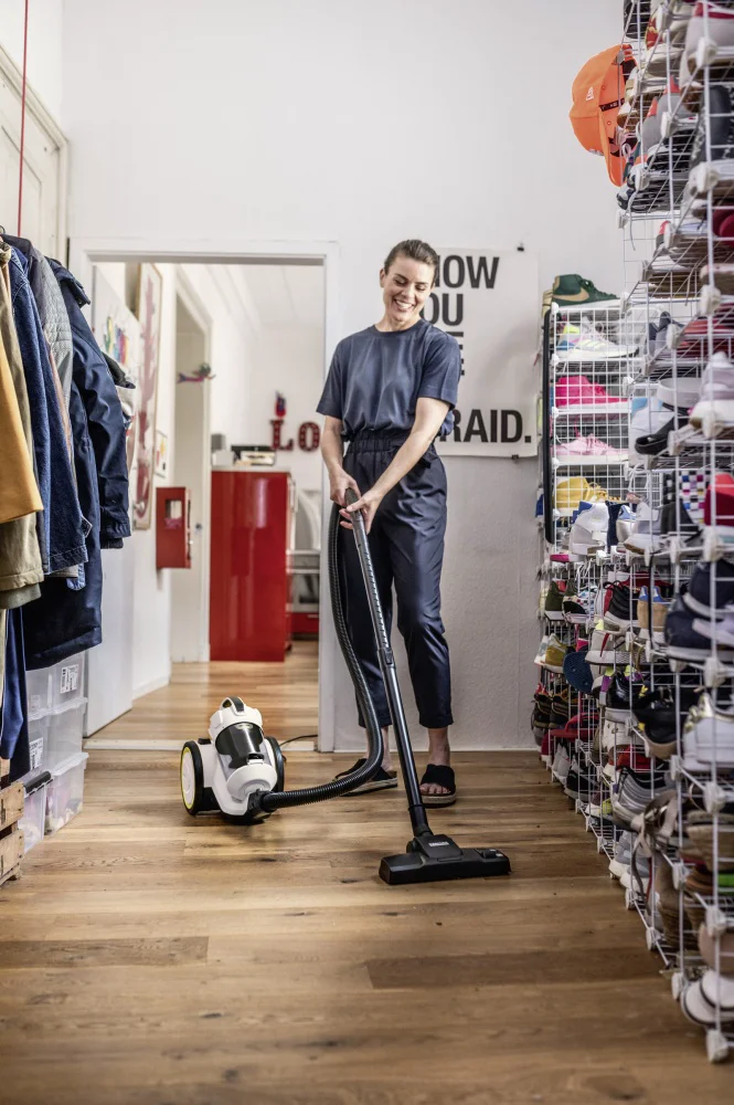 Пылесос Karcher VC 3 Plus 1.198-060.0 33.4х26.9х38.8см белый