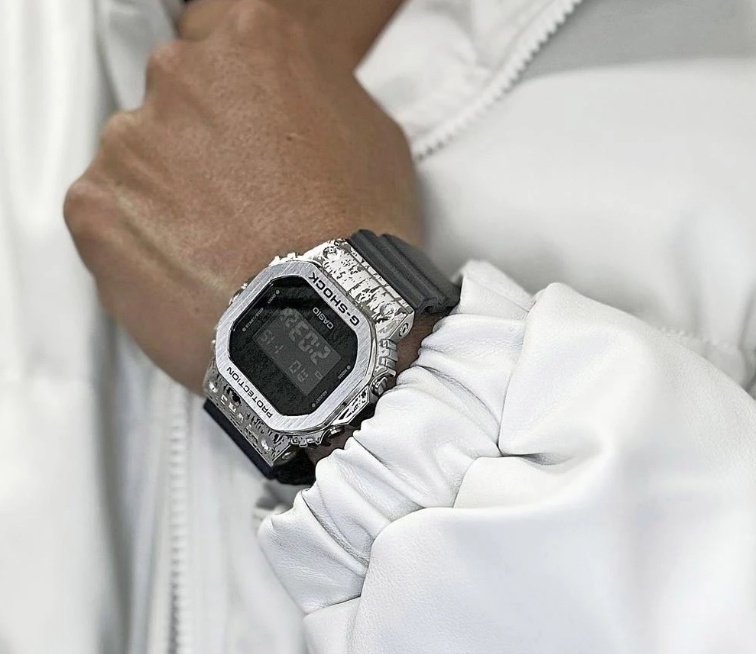 Часы Кварцевые CASIO GM-5600GC-1DR полимер, нержавеющая сталь купить,NaN