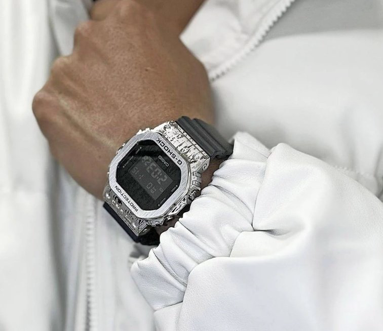 Часы Кварцевые CASIO GM-5600GC-1DR полимер, нержавеющая сталь купить,NaN