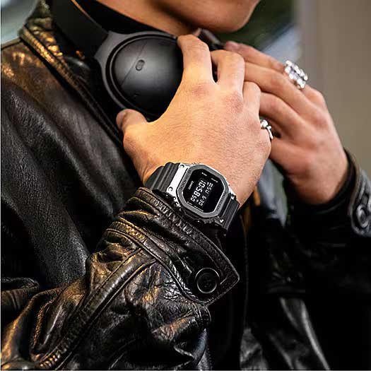 Часы Кварцевые CASIO GM-5600U-1ER полимер, нержавеющая сталь купить,NaN