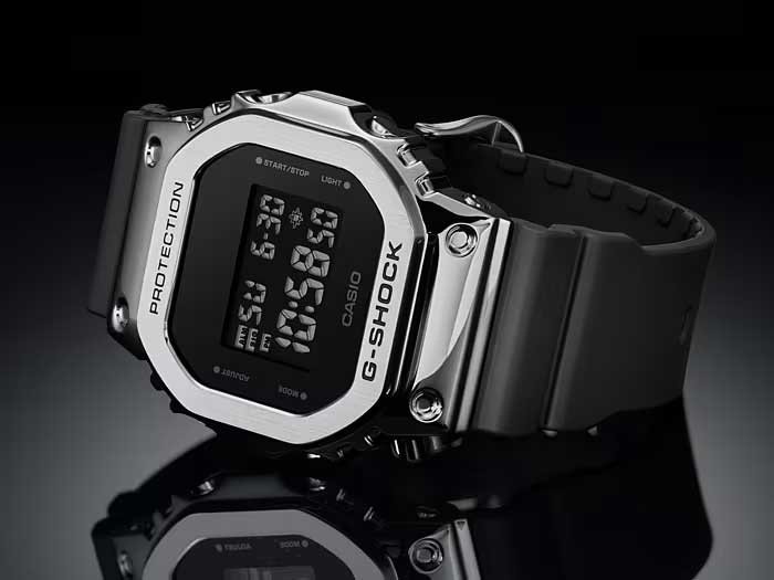 Часы Кварцевые CASIO GM-5600U-1ER полимер, нержавеющая сталь купить,NaN