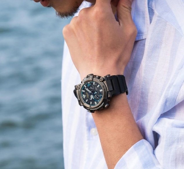 Часы Кварцевые CASIO MRG-BF1000R-1ADR полимер