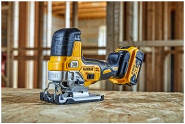 Электролобзик DeWALT DCS335N-XJ