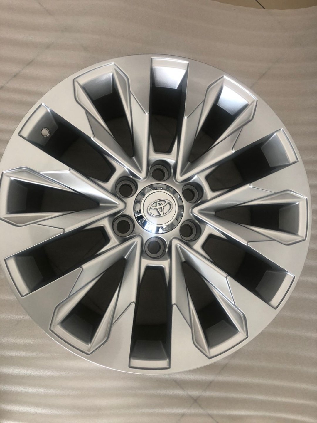 Kipardo 61734 8.5x20/6x139.7 D106.1 ET40 серебристый - ForteMarket Kipardo 61734 8.5x20/6x139.7 D106.1 ET40 серебристый купить,0
