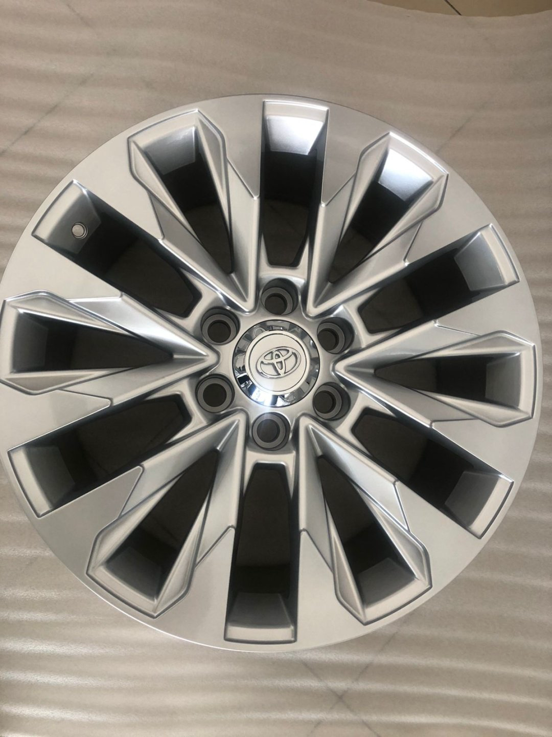 Kipardo 61734 8.5x20/6x139.7 D106.1 ET40 серебристый - ForteMarket Kipardo 61734 8.5x20/6x139.7 D106.1 ET40 серебристый купить,383800