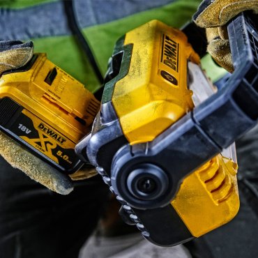 DeWALT фонарь-прожектор DCL077-XJ питание от аккумулятора купить,0